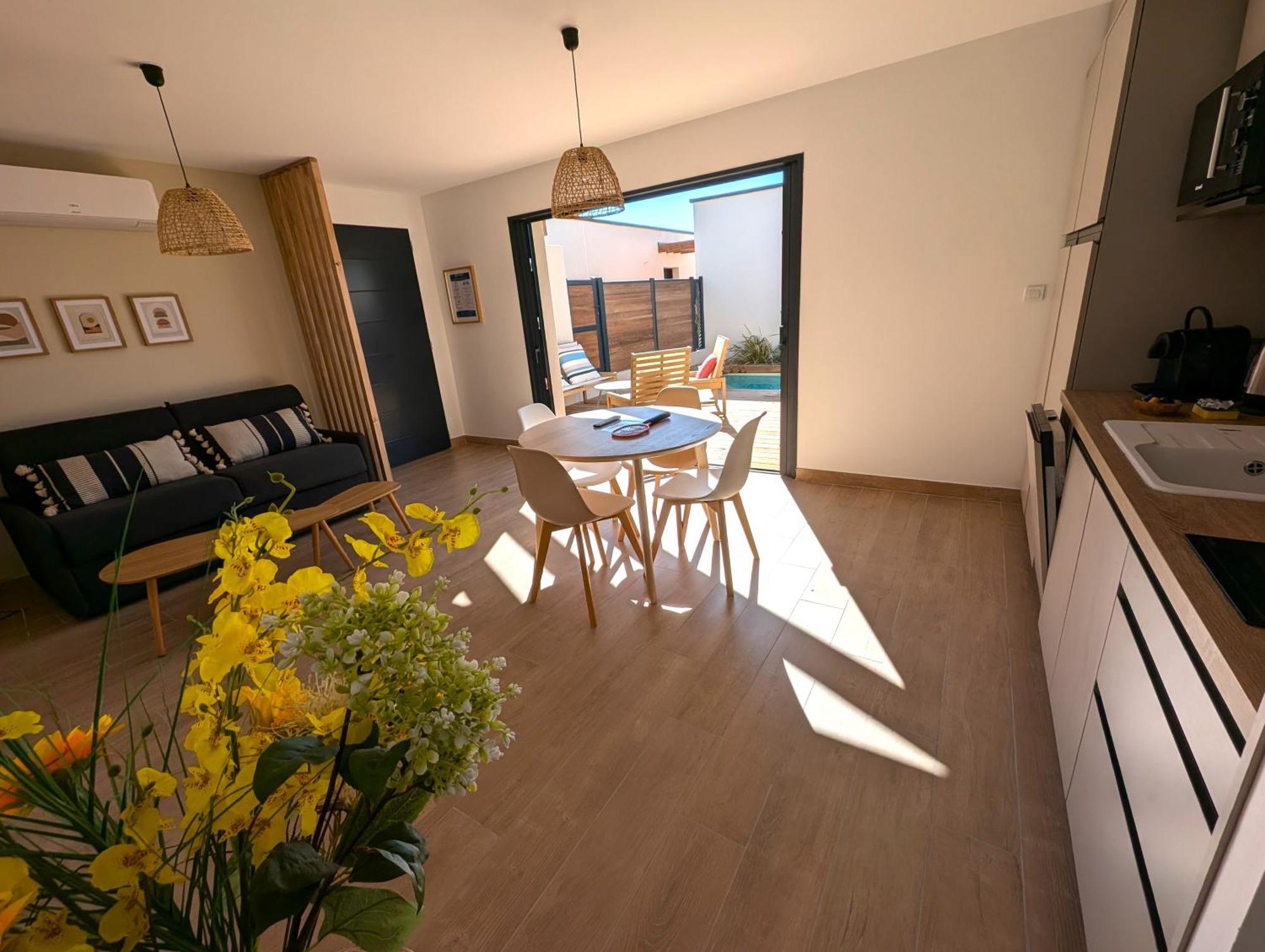 Daya Lodge. LʼIsle-sur-la-Sorgue Exteriér fotografie