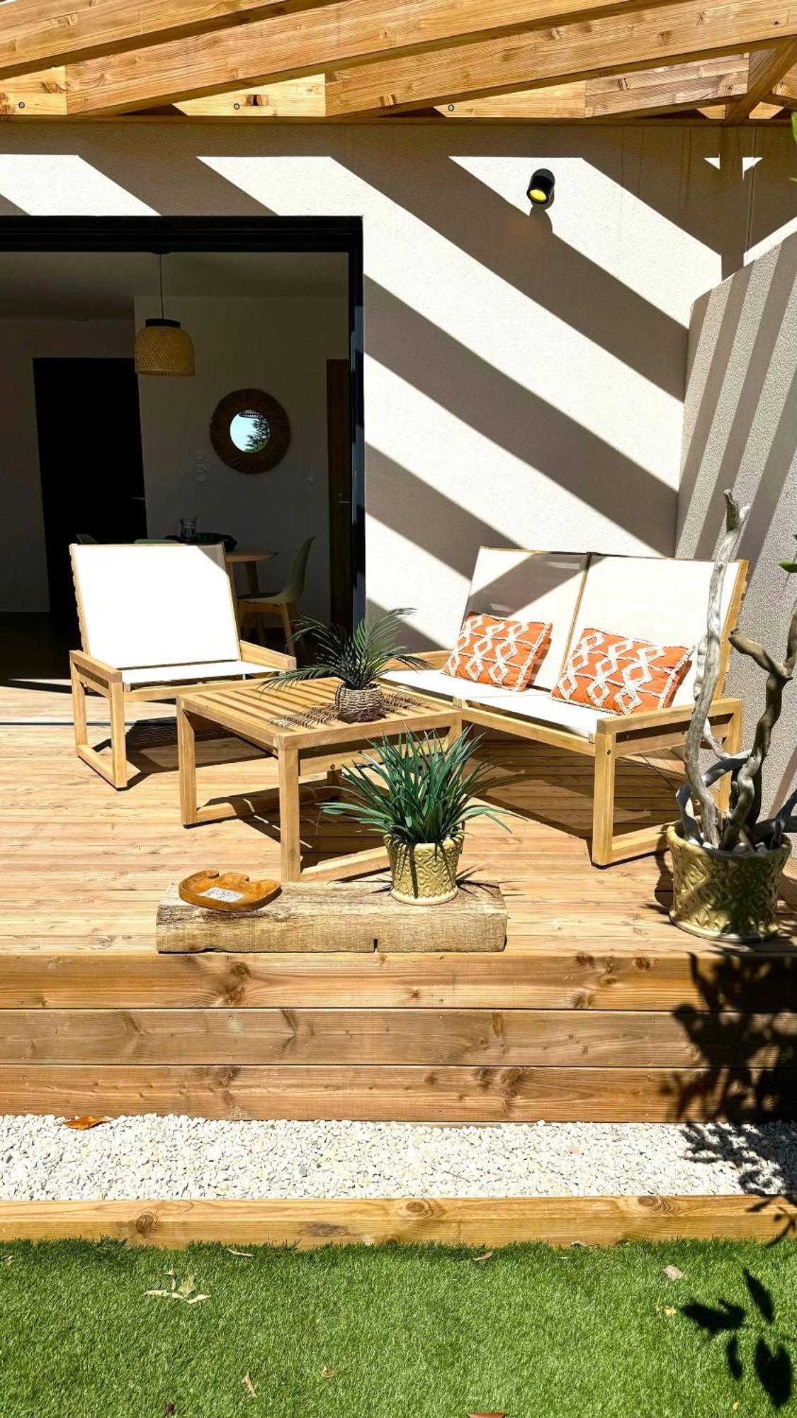Daya Lodge. LʼIsle-sur-la-Sorgue Exteriér fotografie