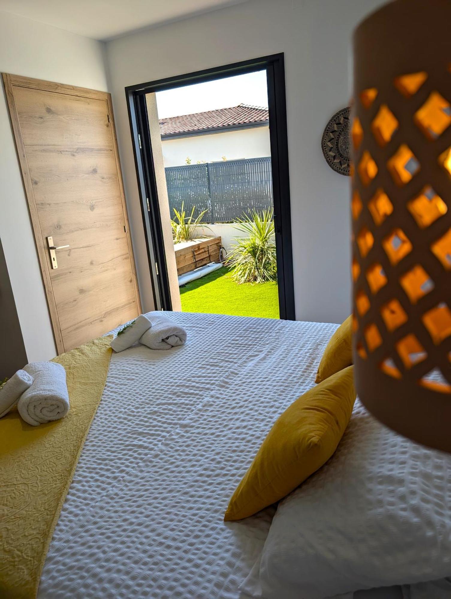 Daya Lodge. LʼIsle-sur-la-Sorgue Exteriér fotografie