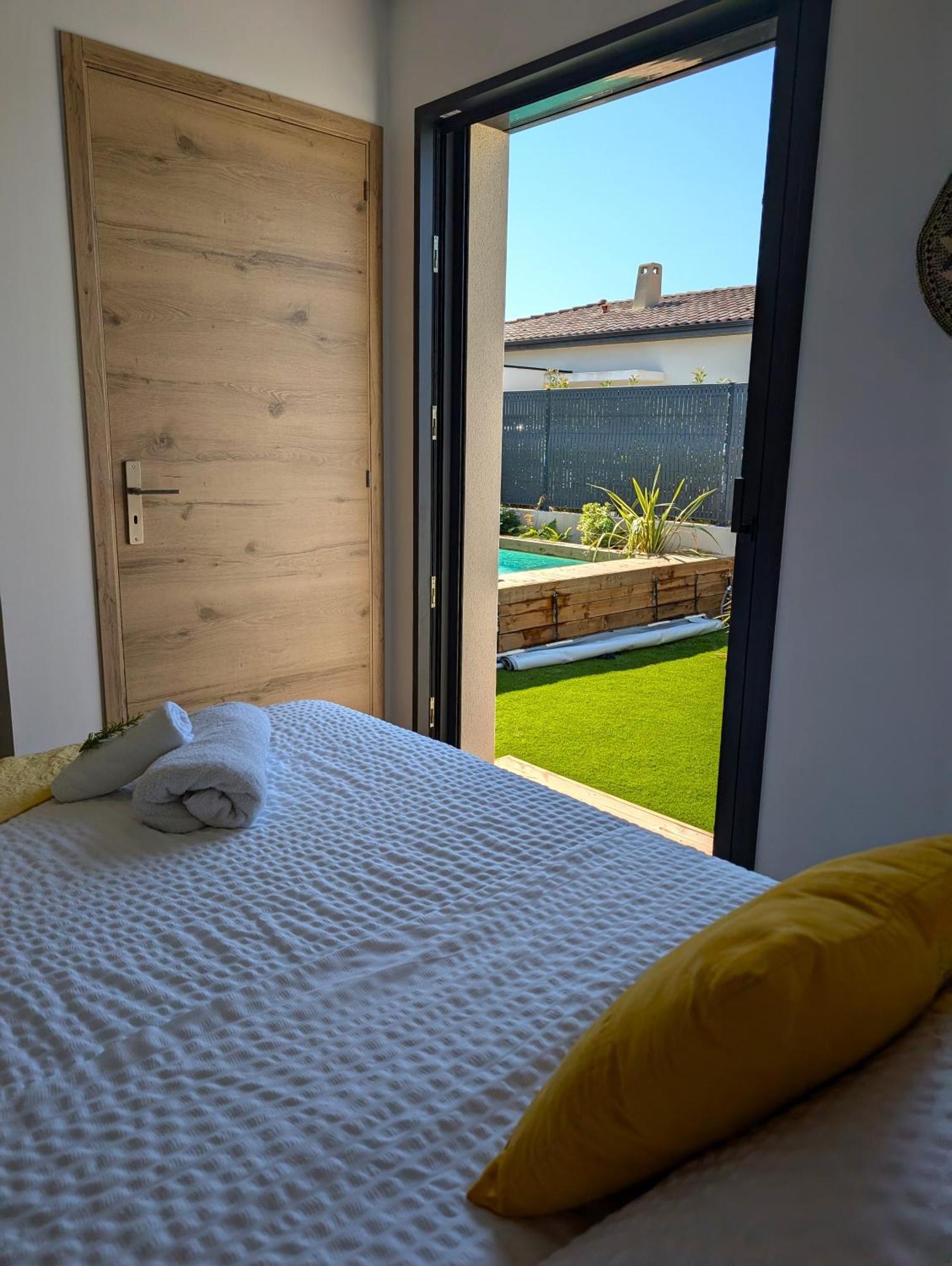 Daya Lodge. LʼIsle-sur-la-Sorgue Exteriér fotografie