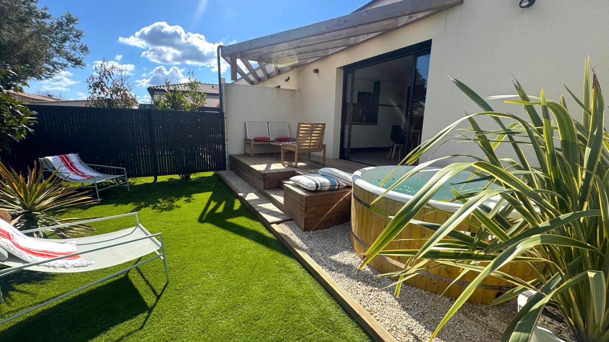 Daya Lodge. LʼIsle-sur-la-Sorgue Exteriér fotografie