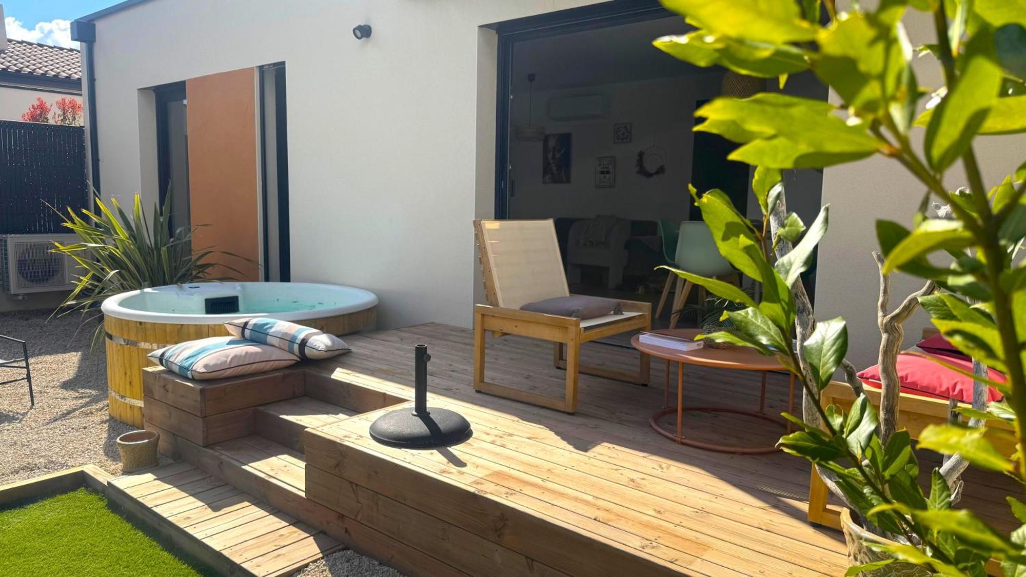 Daya Lodge. LʼIsle-sur-la-Sorgue Exteriér fotografie