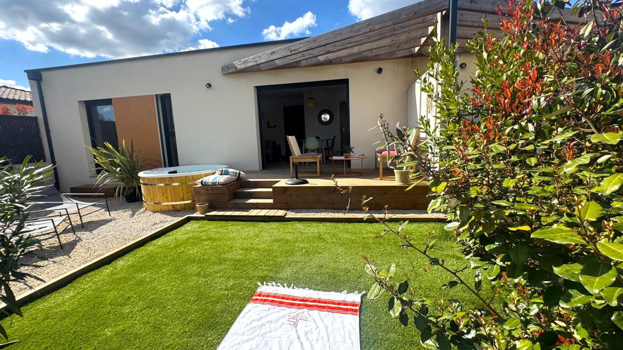 Daya Lodge. LʼIsle-sur-la-Sorgue Exteriér fotografie